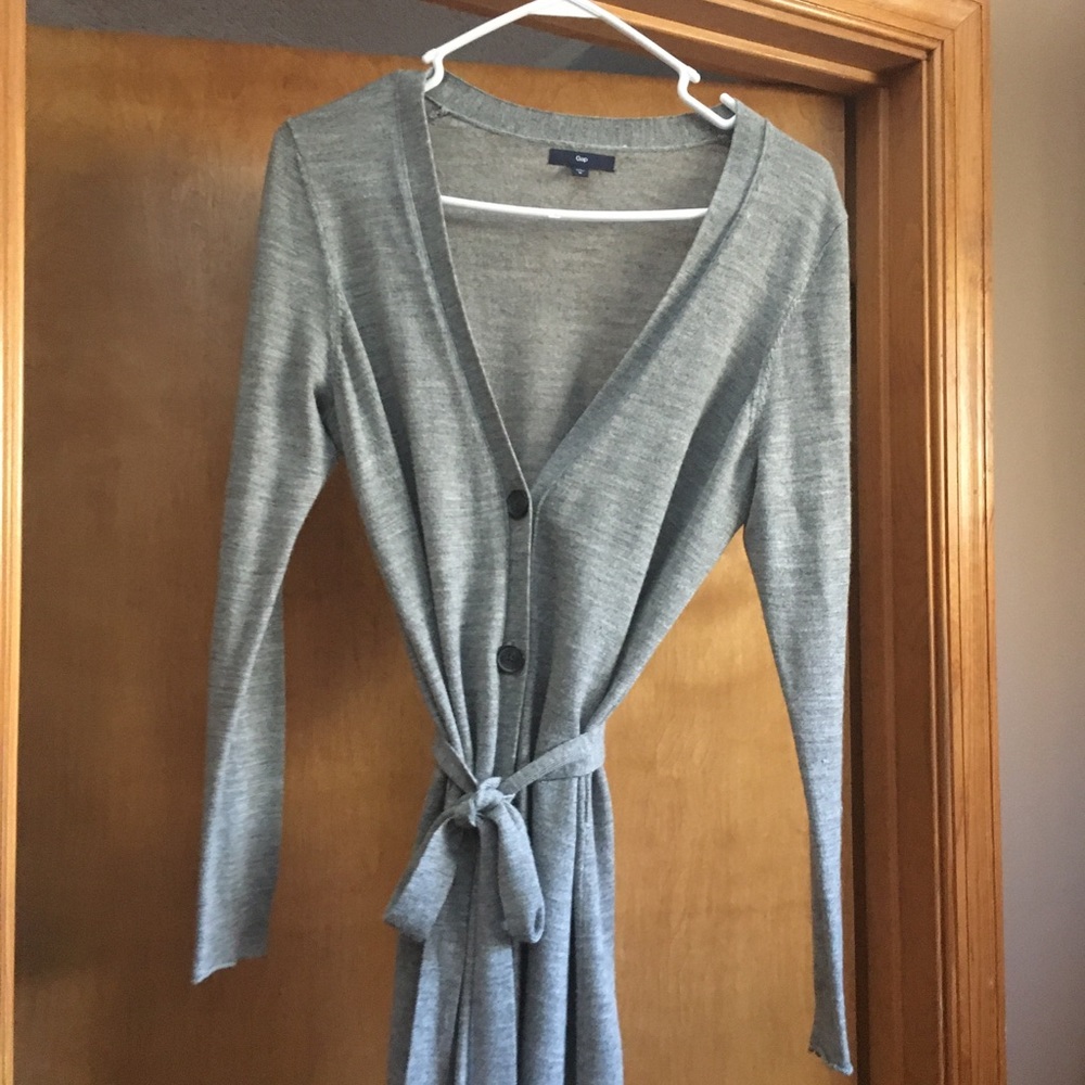 Sweater and sweater dresses Each 15$
